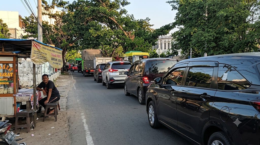 Alat Berat Diturunkan ke Jalan Veteran Km 5,5 Banjarmasin, Jalan Alternatif ke Sungai Lulut Macet Parah
