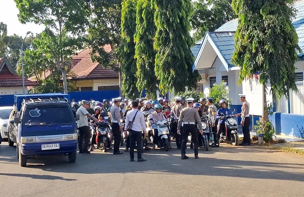 Dishub Tanah Laut Bersama Tim Gabungan Gelar Razia Tertib LLAJ dan Pemeriksaan Surat Kendaraan di Pelaihari
