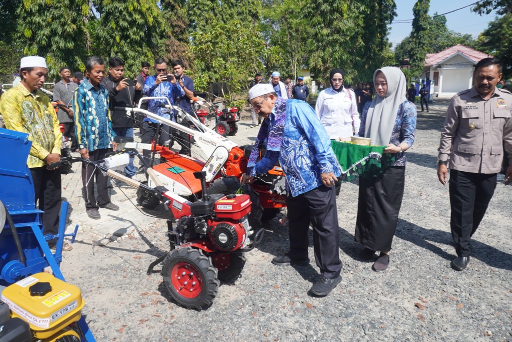 Dukung Produktivitas Petani, Pemkab Banjar Salurkan 42 Unit Alsintan ke 27 Desa