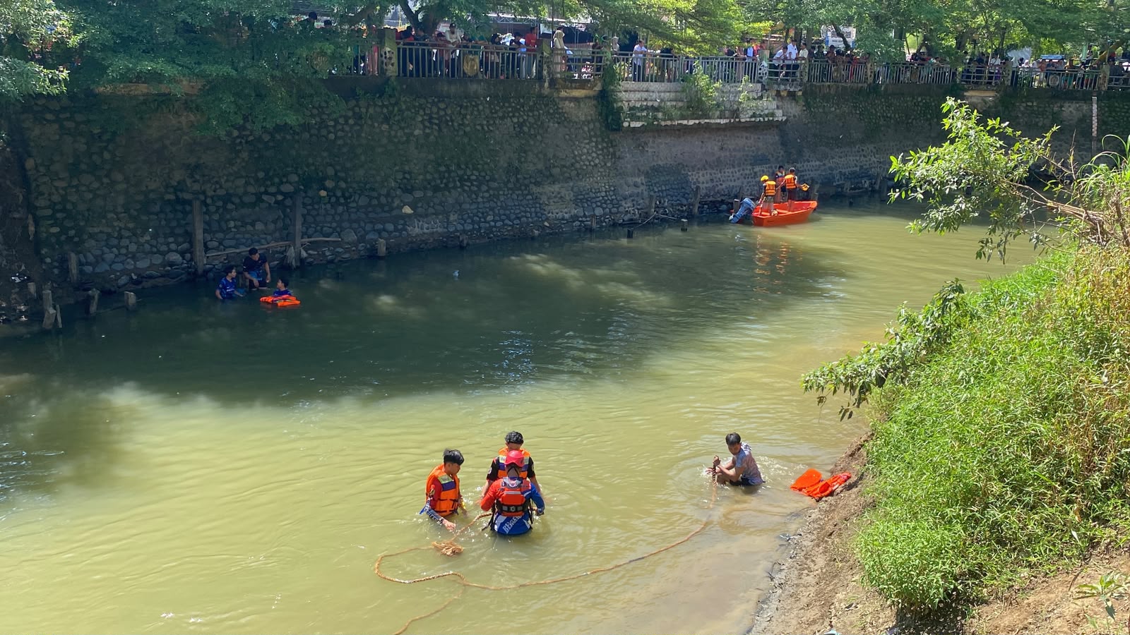 Satu Anak Diduga Tenggelam di Sungai Barabai Masih Dicari, Bocah 11 Tahun Berhasil Selamatkan Korban Lain
