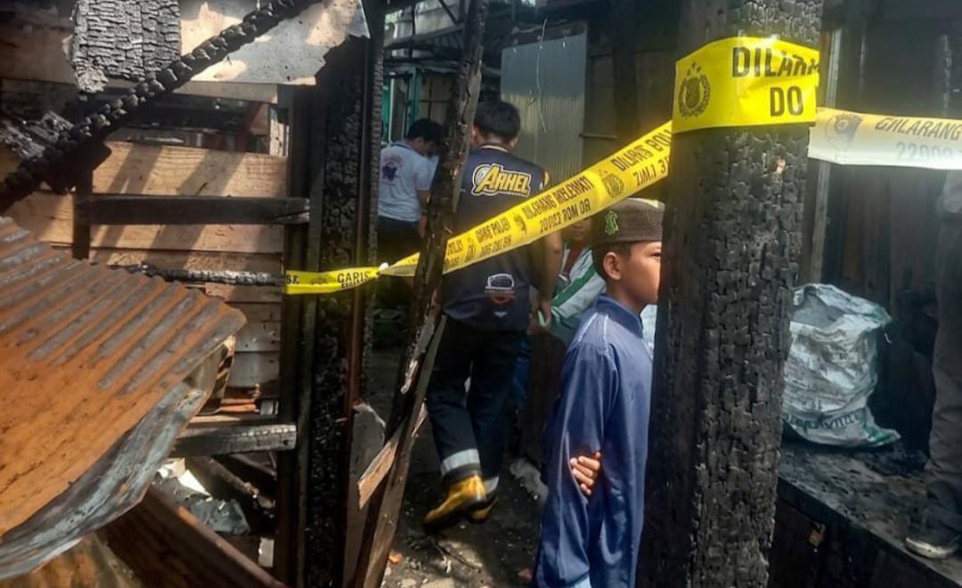 Kebakaran di Pasar Lima Banjarmasin: Isna Kehilangan 12 Kios, Aman Rugi Rp500 Juta