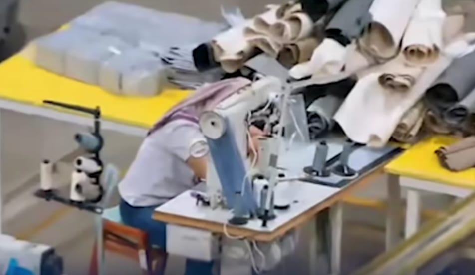 Viral Perempuan Dipecat Gegara Tertidur 80 Detik saat Kerja, Netizen: Kalau Pejabat Aman-aman Saja