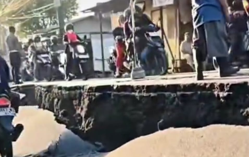 Wali Kota HM Yamin Desak Pemprov dan Balai Sungai Atasi Jalan Ambles di Sungai Lulut Banjarmasin