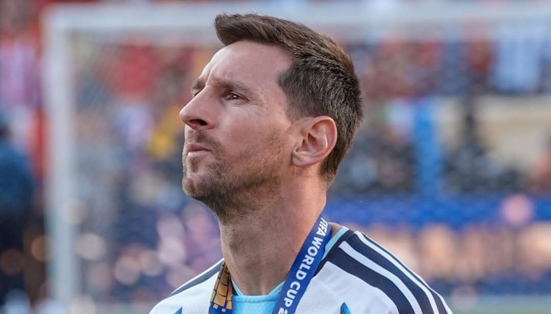 messi sedih
