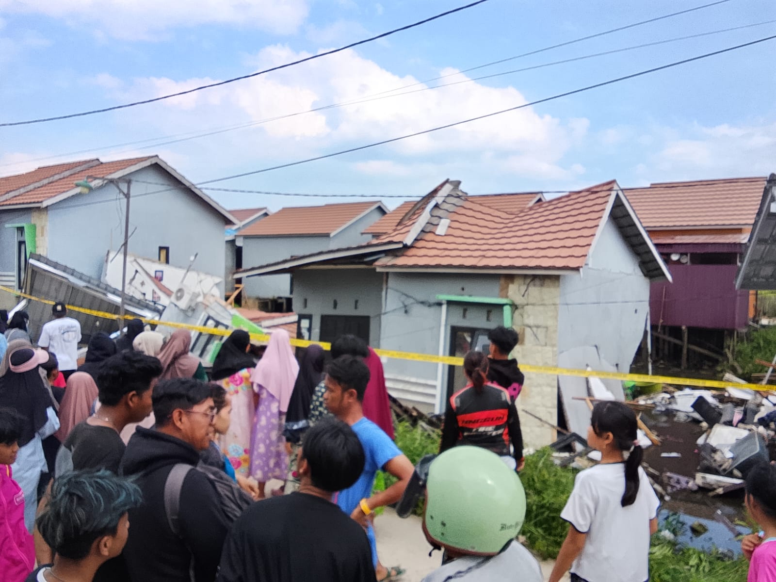 Tragedi Rizky Selamatkan Kedua Adiknya dari Timbunan Rumah Ambruk di Tembikar Kanan Banjar