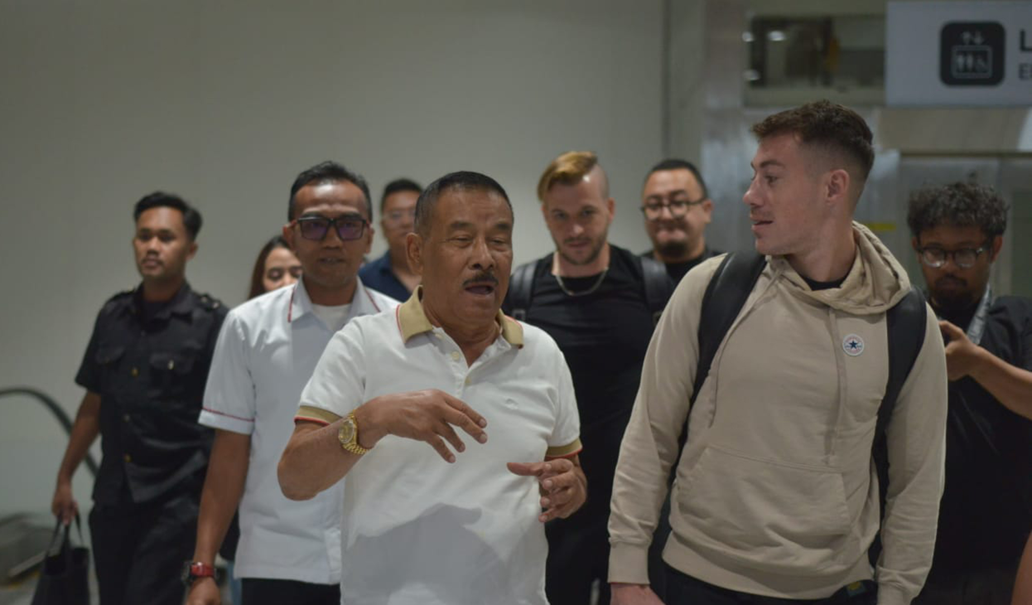 Bobotoh Sambut Kedatangan Penyerang Persib Mariano Peralta di Kota Bandung